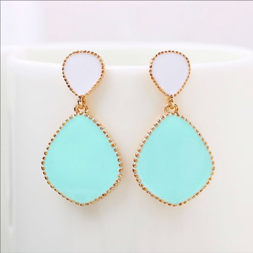 DROP EARRINGS